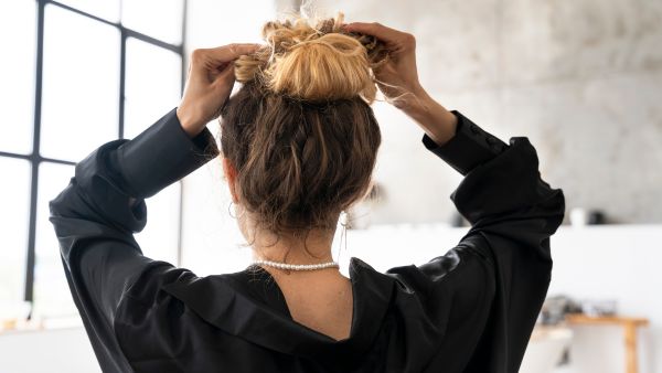 Combat Frizzy Hair in High Humidity