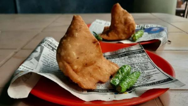 Risks of Eating Newspaper-Wrapped Snacks