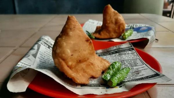 Turmeric And Rose Water For Pimples