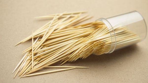 How To Remove Food From Your Teeth