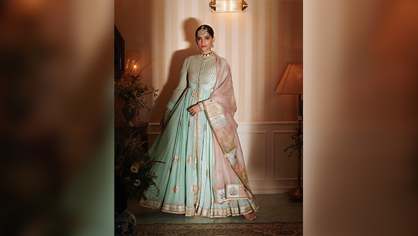 Sonam Kapoors Anarkali Suit