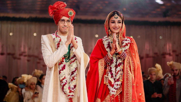 Billionaire Banker Uday Kotaks Son Jay Kotak Marries Ex-Miss India Aditi Arya, Couple Exudes Royal Elegance!