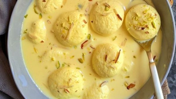 Shakira Loves These 2 Indian Sweets! 