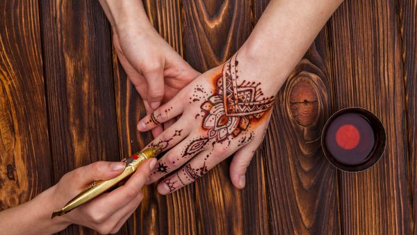 Quick Tips To Make Mehendi Colour Darker