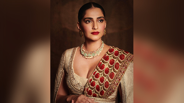 Sonam Kapoors Bold Lips Makeup Look