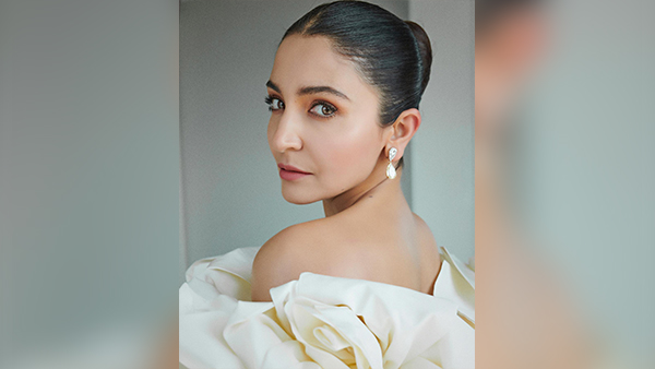 Festive And Fab: 6 Radiant Christmas Party Makeup Looks Inspired From B-Town Beauties!