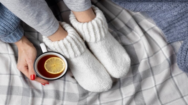 How To Keep Feet Hot During Winters: 12 Tips 