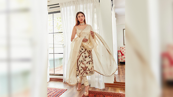 Ayodhya Ram Mandir: These 6 Bollywood Inspired White Outfit Styles Are A Must Have Before You Plan A Temple Visit Ayodhya Ram Mandir: These 6 Bollywood Inspired White Outfit Styles Are A Must Have Before You Plan A Temple Visit