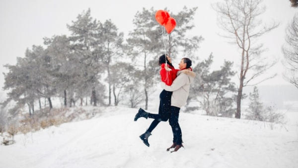 10 Winter Love Song List That Will Melt Frostiest Of Hearts In The Season Of Snow And Romance