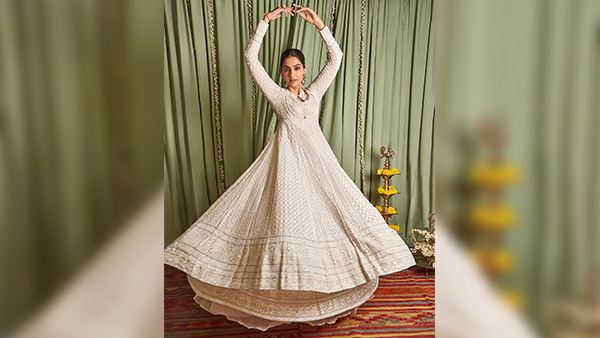 Ayodhya Ram Mandir: These 6 Bollywood Inspired White Outfit Styles Are A Must Have Before You Plan A Temple Visit Ayodhya Ram Mandir: These 6 Bollywood Inspired White Outfit Styles Are A Must Have Before You Plan A Temple Visit