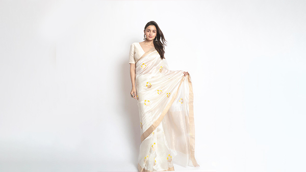 Ayodhya Ram Mandir: These 6 Bollywood Inspired White Outfit Styles Are A Must Have Before You Plan A Temple Visit Ayodhya Ram Mandir: These 6 Bollywood Inspired White Outfit Styles Are A Must Have Before You Plan A Temple Visit