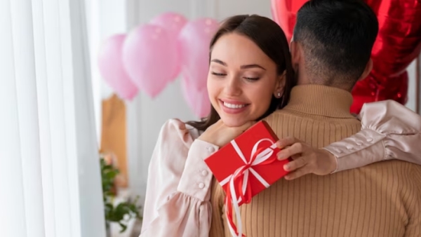 Valentines Day 2024: Picking The Perfect Gifts Tailored As Per Their Zodiac Signs
