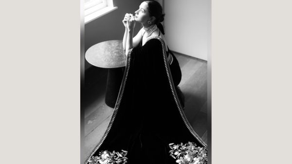 Alia Bhatt Exude Royalty In Sabyasachi Black Velvet Saree, 5 Tips To Ace The Indian Ensemble