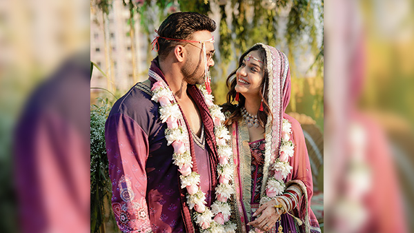 Divya Agarwal-Apurva Padgaonkars Marathi Wedding, This Happy Couple Twin In Purple Ensembles, Pics!