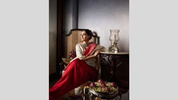 Monotone Saree Trend: 6 Style Tips To Flaunt Effortless Panache With Indian Ensemble