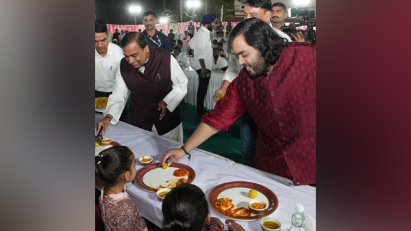 Anant Ambani-Radhika Merchant Pre-Wedding Event: The Happy Couple Look Effortlessly Stylish In Ethnic Ensembl