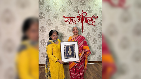 FM Nirmala Sitharamans Saree Style FM Nirmala Sitharamans Saree Style