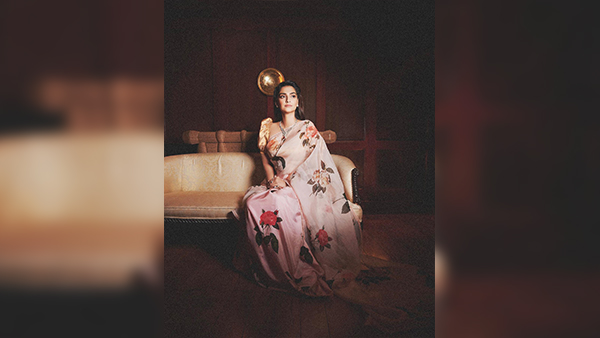 Sonam Kapoors Formal Outfit Ideas 