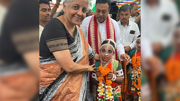 FM Nirmala Sitharamans Saree Style FM Nirmala Sitharamans Saree Style