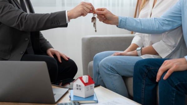 Landlord Wants Tenant To Share Room With Her Daughter And He Turns To Twitter For Answers