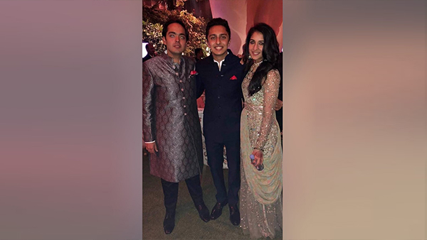 5 Luxurious Accessories From Radhika Merchants Closet, Is It Worth Investing In Luxury Goods, Know Our Take!