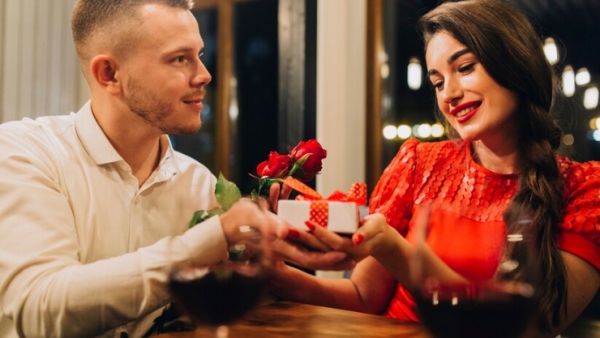 Valentines Day 2024: Gift Guide That Will Align With Your Partners Personality And Spell Love On V-Day