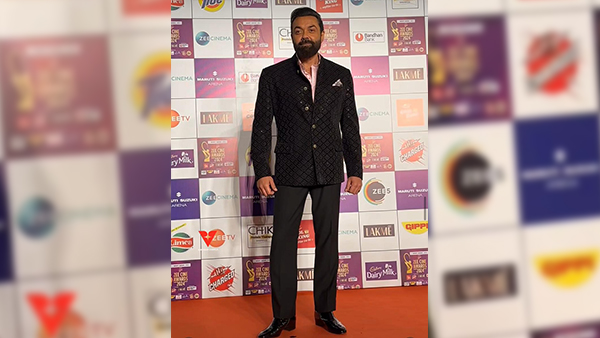 Zee Cine Awards 2024 Alia Bhatt SRK Rani Mukerji and Other B-Town Stars Impress With Their Red Carpet Style Pics