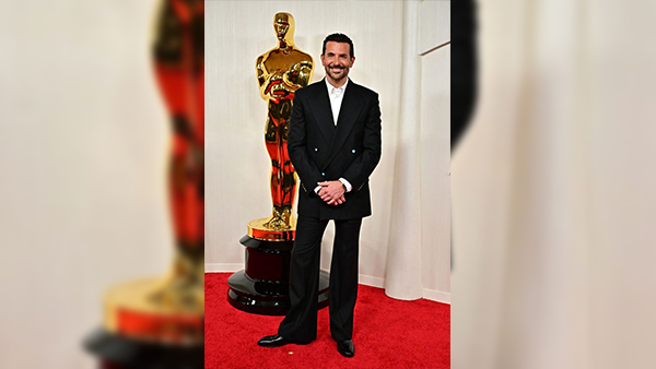 Oscars 2024 Red Carpet Margot Robbie Emma Stone Cillian Murphy And Others Steal The Spotlight With Finest Fashion Pics