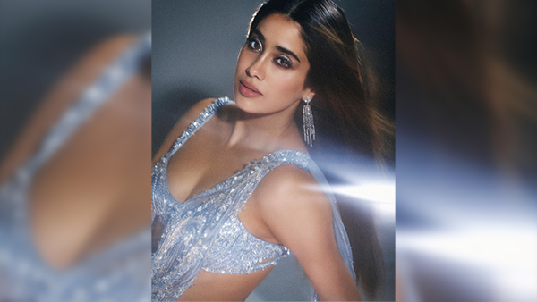 Janhvi Kapoor Inspired Glitter Makeup Look 8 Steps To Unleash Your Inner Glam