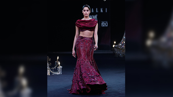 Lakm Fashion Week 2024 Sara Ali Khan Janhvi Kapoor And Ananya Panday Promote Creative Fashion Check Their Runway Looks