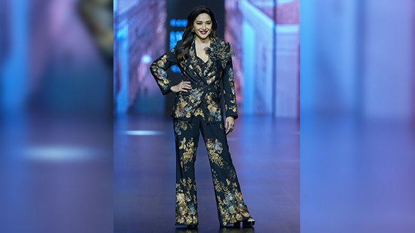Lakm Fashion Week 2024 Sara Ali Khan Janhvi Kapoor And Ananya Panday Promote Creative Fashion Check Their Runway Looks