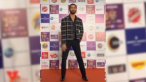 Zee Cine Awards 2024 Alia Bhatt SRK Rani Mukerji and Other B-Town Stars Impress With Their Red Carpet Style Pics