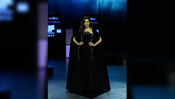 Lakm Fashion Week 2024 Sara Ali Khan Janhvi Kapoor And Ananya Panday Promote Creative Fashion Check Their Runway Looks