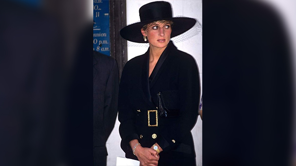 Princess Diana s Iconic Dresses And Accessories Will Get Auctioned For Charity Know The Details Here