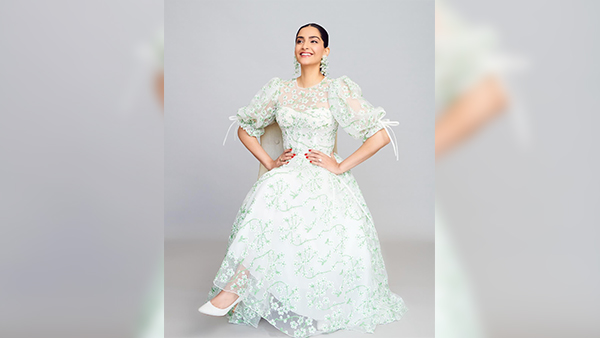 Sonam Kapoor s Floral Dress Avatar Is Chic And Summer Friendly Check Her Summer Style Statements