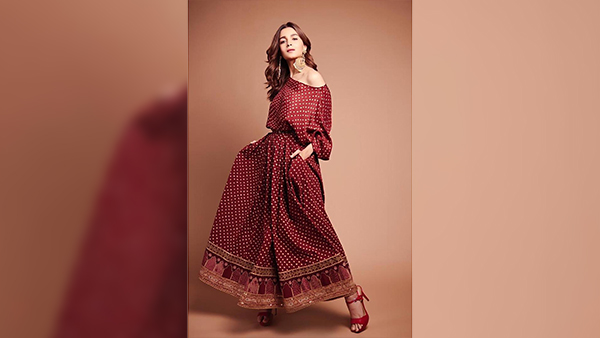 Chaitra Navratri 2024 Red Outfits Ideas To Mark The Day 1 Celebration Inspired BY B-Town Divas Chaitra Navratri 2024 Red Outfits Ideas To Mark The Day 1 Celebration Inspired BY B-Town Divas