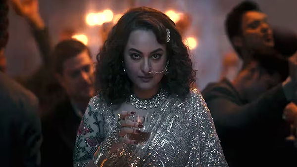 Heeramandi Sonakshi Sinha s Mesmerizing Indian Look In Tilasmi Bahein Song Watch Video