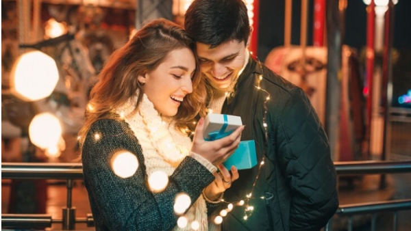 How To Keep Love Alive And Burning In A Long-Term Relationship 8 Tips To Follow