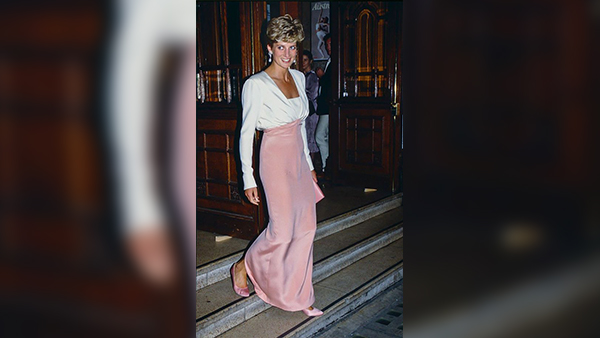 Princess Diana s Iconic Dresses And Accessories Will Get Auctioned For Charity Know The Details Here