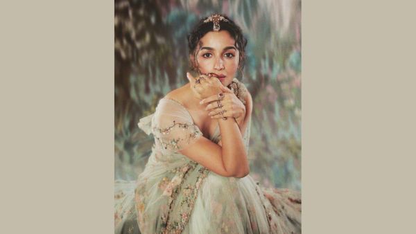 Alia Bhatt s Dewy Skin Makeup Look From The Met Gala 2024 Is Alluring Tips For Radiant Glow Alia Bhatt s Dewy Skin Makeup Look From The Met Gala 2024 Is Alluring Tips For Radiant Glow