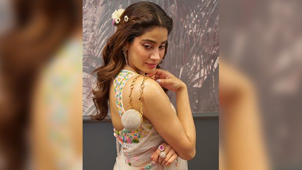 Janhvi Kapoor s Cricket-Themed Jewellery For Mr And Mrs Mahi Score High On Style Pics