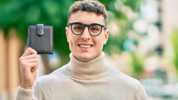 Vastu Tips Choose These Lucky Colours For Your Wallet To Attract Money And Prosperity