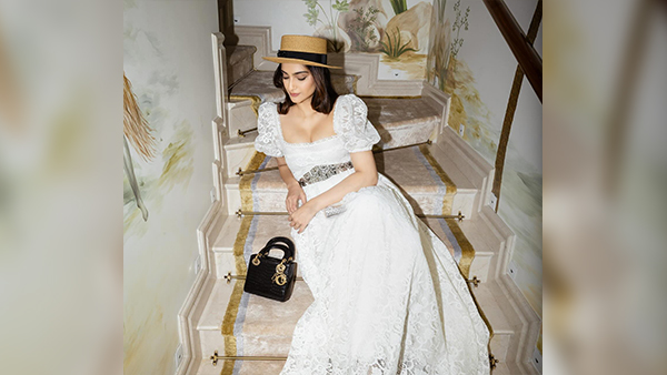 Sonam Kapoor s Tips For Embracing Vintage Fashion Learn To Dress Like A Diva