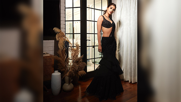 Alia To Rashmika Bollywood Divas Take On The Black Saree Is Ideal To Steal Spotlight