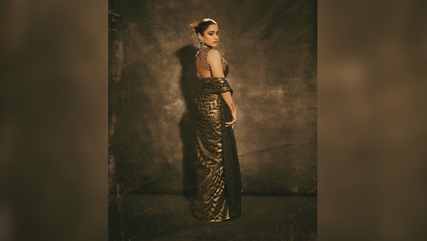 Alia To Rashmika Bollywood Divas Take On The Black Saree Is Ideal To Steal Spotlight