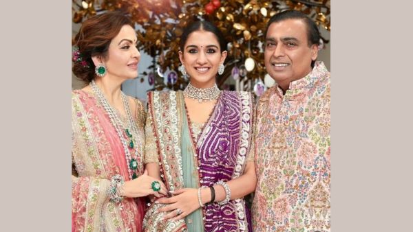 Radhika Merchant Radiates Gujju Elegance In Bandhani Lehenga With Shrinathji Motifs Get Inspired Radhika Merchant Radiates Gujju Elegance In Bandhani Lehenga With Shrinathji Motifs Get Inspired