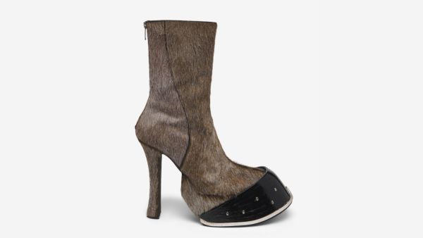 Alexander McQueen s 2 990 Hoof Boots Is A Trendsetting Statement Or Fashion Faux Pas Netizens React