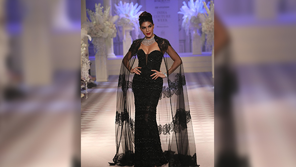 India Couture Week 2024 Sonakshi Sinha To Lisa Ray Stars Own The Ramp Flaunting Designer Ensembles