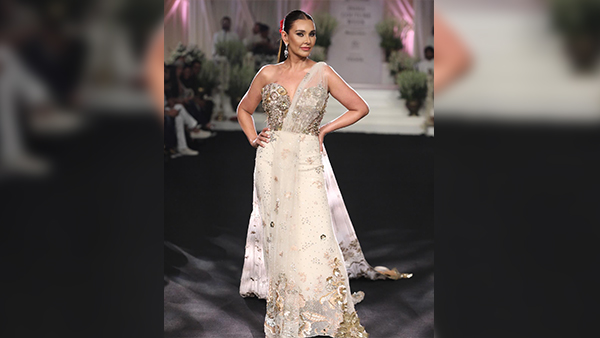 India Couture Week 2024 Sonakshi Sinha To Lisa Ray Stars Own The Ramp Flaunting Designer Ensembles