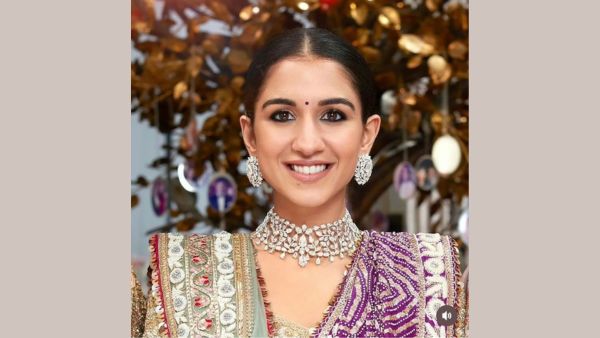 Radhika Merchant Radiates Gujju Elegance In Bandhani Lehenga With Shrinathji Motifs Get Inspired Radhika Merchant Radiates Gujju Elegance In Bandhani Lehenga With Shrinathji Motifs Get Inspired